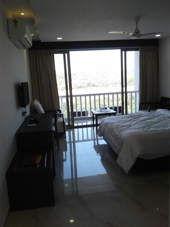 The Meera Hotel Derol 外观 照片