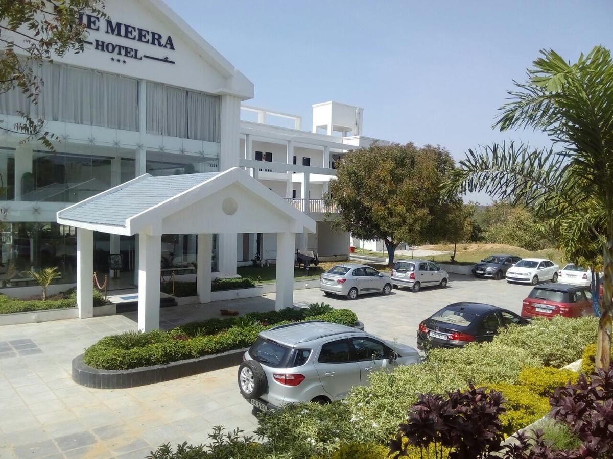 The Meera Hotel Derol 外观 照片