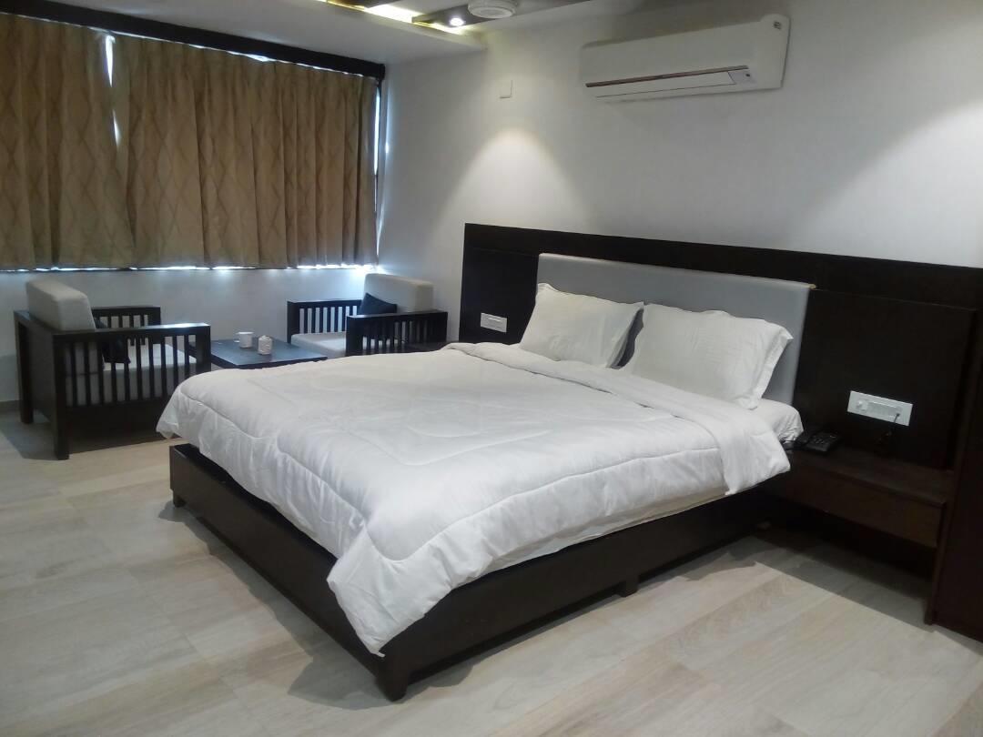 The Meera Hotel Derol 外观 照片