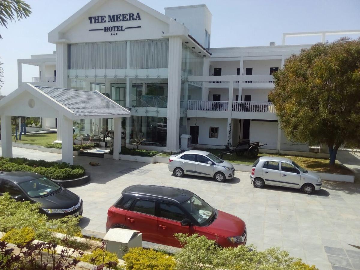 The Meera Hotel Derol 外观 照片